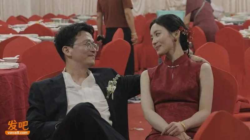 新郎新娘婚礼后深深对视 随后泪崩 这幕刷屏全网